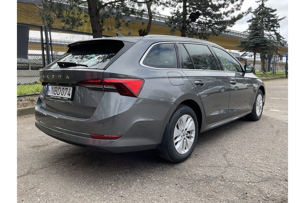 Škoda Octavia Combi automobilių nuoma