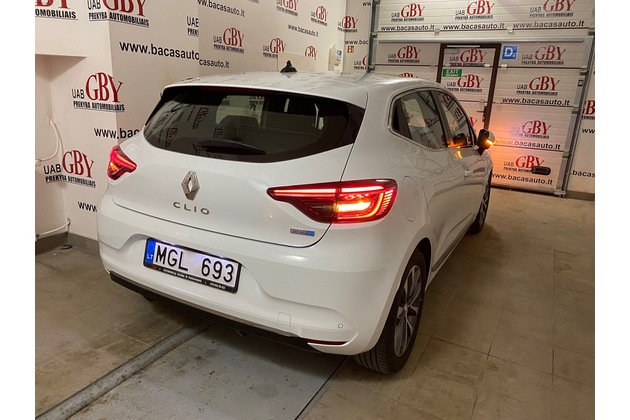 Renault Clio automobilių nuoma