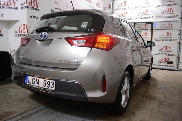 Toyota Auris automobilių nuoma