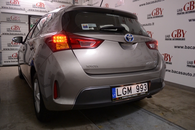 Toyota Auris automobilių nuoma