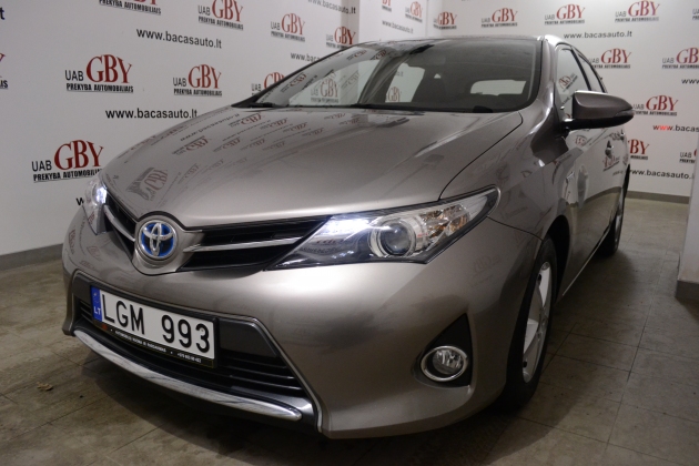 Toyota Auris automobilių nuoma